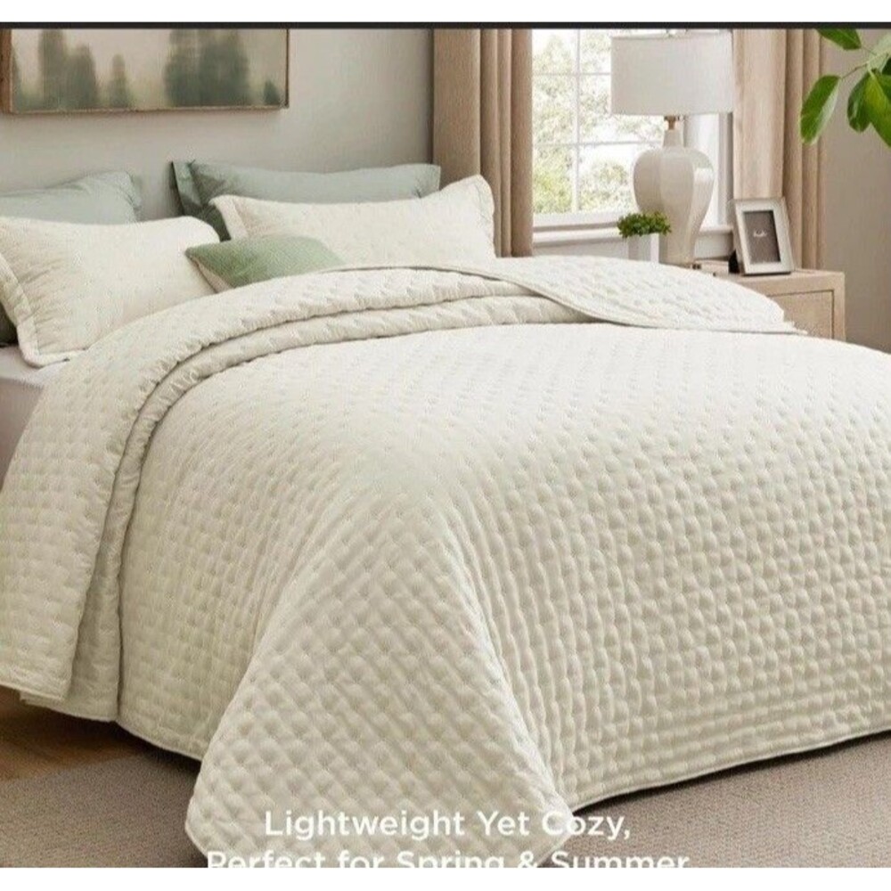 Bedsure King Quilt - Ivory Bedspread King Size & Lightweight Comforter,